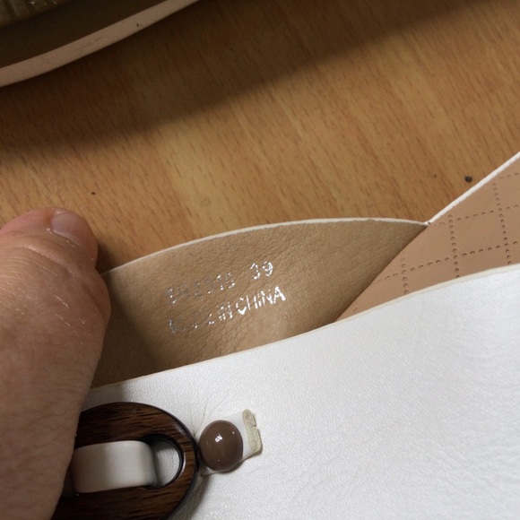 White Sandals  L' Amour Size 39 Dressy  Leather - Picture 5 of 10